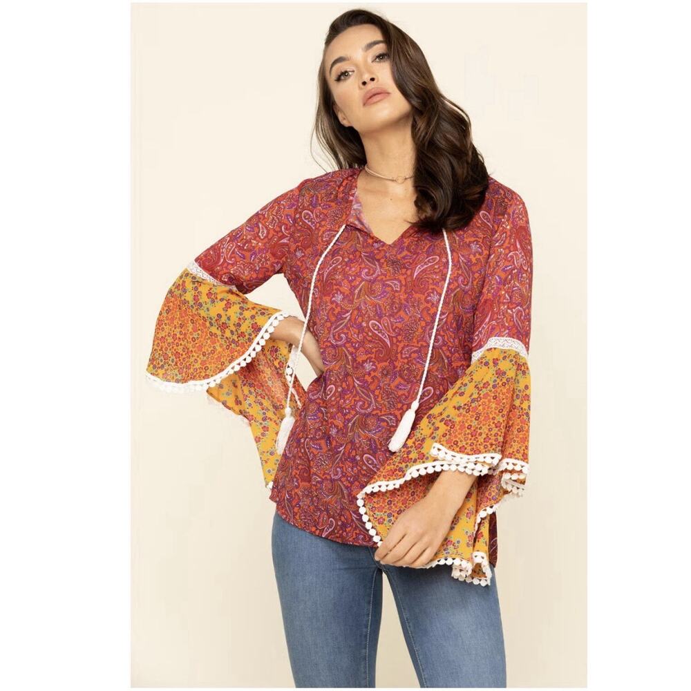 NWT Red Label by Panhandle Women's Print Bell Sleeve Top Medium (Z1)